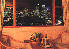 ����� The Crest Hotel, ����
