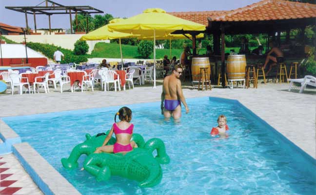 ����� Blue Dolphin Sargani, ����