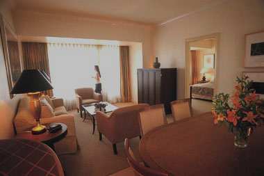 ����� Oakwood Premier Ayala Center, ����