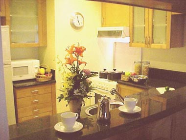 ����� Oakwood Premier Ayala Center, ����