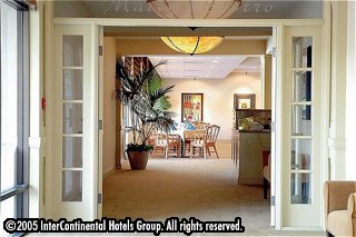 ����� Crowne Plaza Beverly Hills, ����