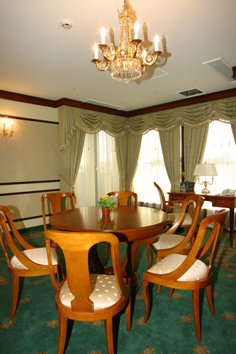 ����� Grand Hotel Emerald, ����