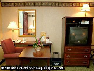 ����� Holiday Inn Toronto Yorkdale, ����