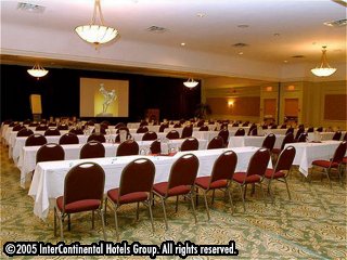 ����� Holiday Inn Toronto Yorkdale, ����