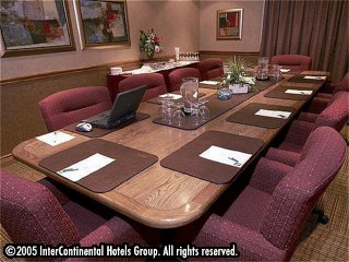 ����� Holiday Inn Toronto Yorkdale, ����