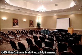 ����� Holiday Inn Oakville Centre, ����