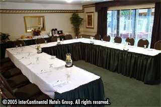����� Holiday Inn Oakville Centre, ����