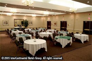 ����� Holiday Inn Oakville Centre, ����
