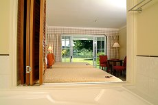 ����� Duxton Hotel Okawa Bay, ����