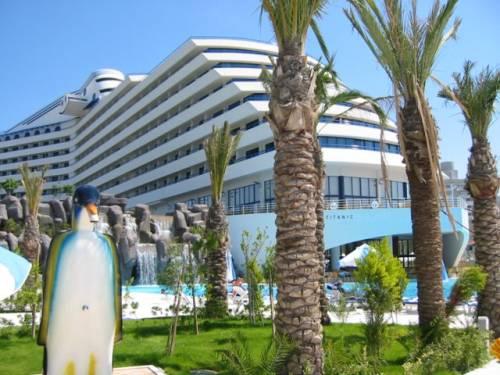 ����� Titanic Beach & Resort, ����