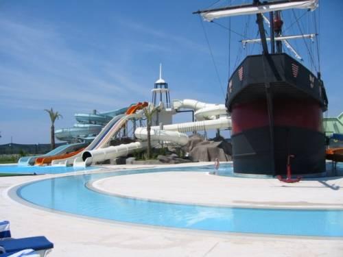 ����� Titanic Beach & Resort, ����