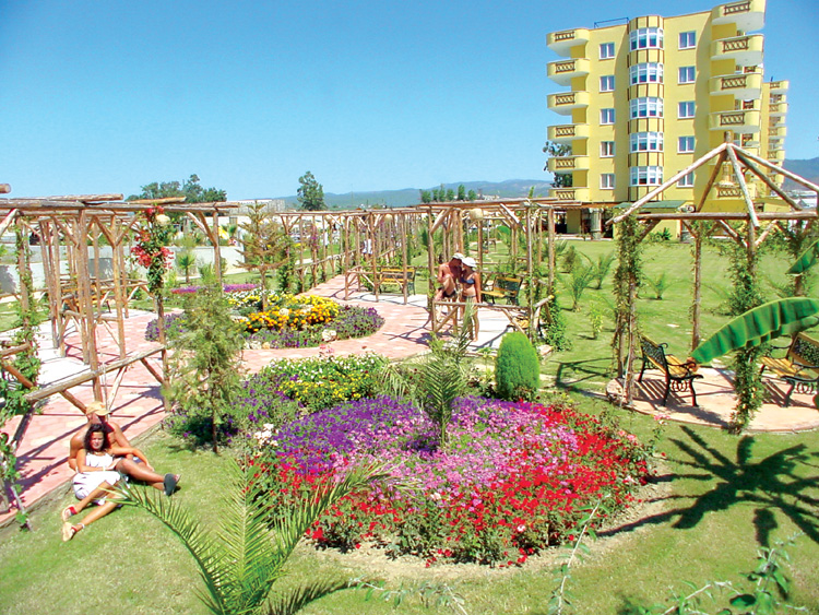 ����� Titan Garden Club, ����