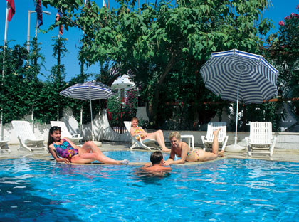 ����� Megaron Beach, ����