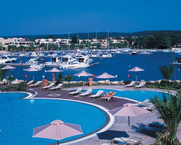 ����� Sani Asterias Suites, ����