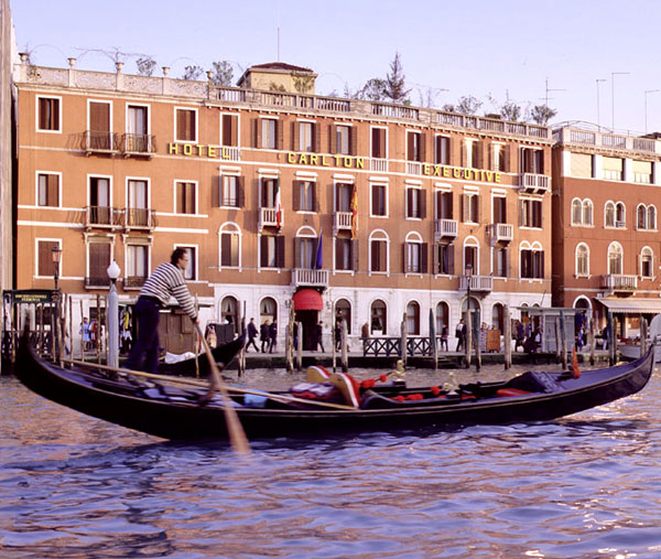 ����� Carlton and Grand Canal, ����