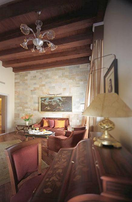 ����� The Pucic Palace, ����