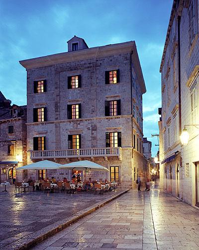 ����� The Pucic Palace, ����