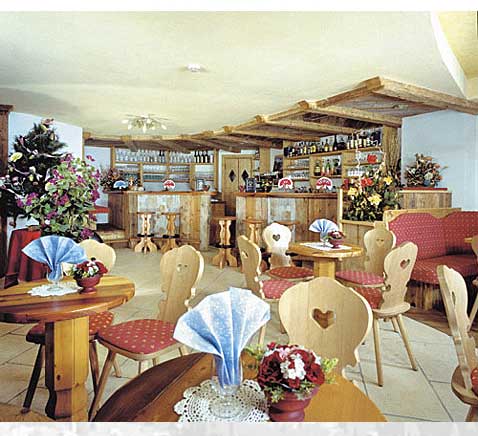 ����� Hotel & Club Bellevue Canazei, ����