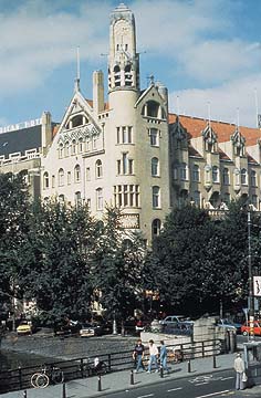 ����� Crowne Plaza American, ����